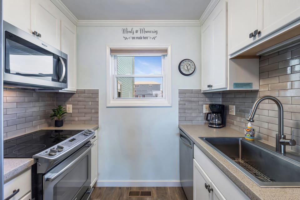 1st floor condo makes it easy to carry bags, groceries and misc. up to the unit.