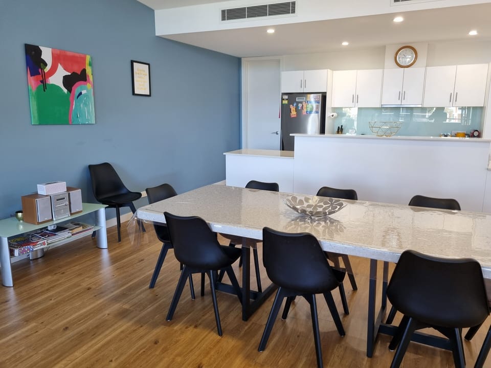 Villa 18 South Shores Resort Normanville - dining area to the kitchen