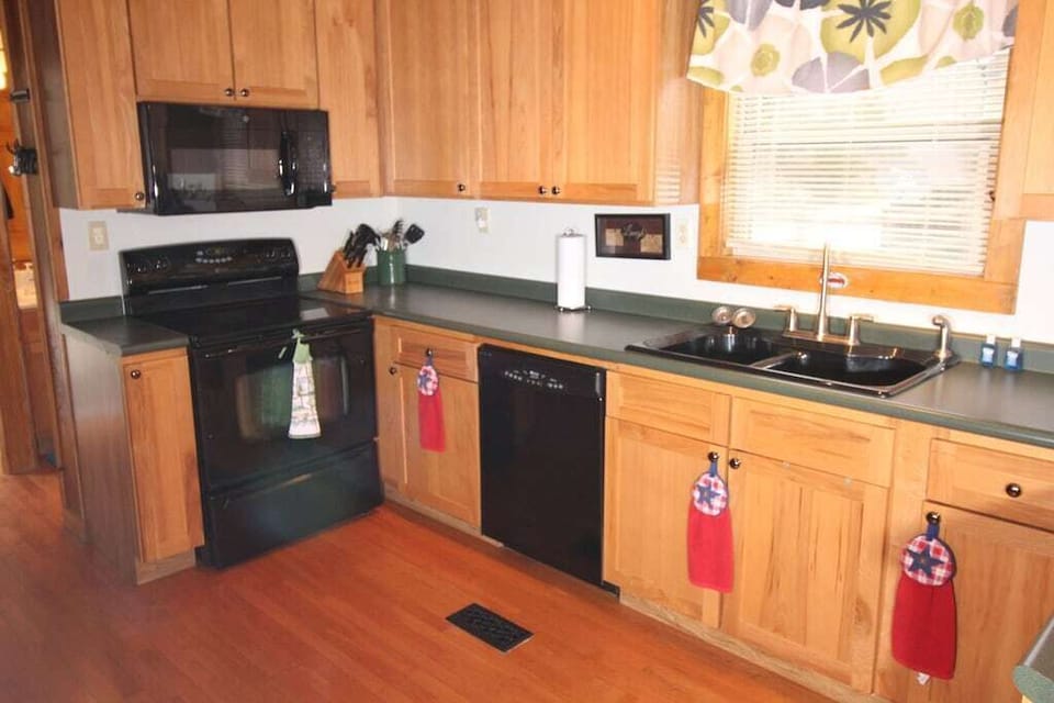 Fully equipped, modern kitchen