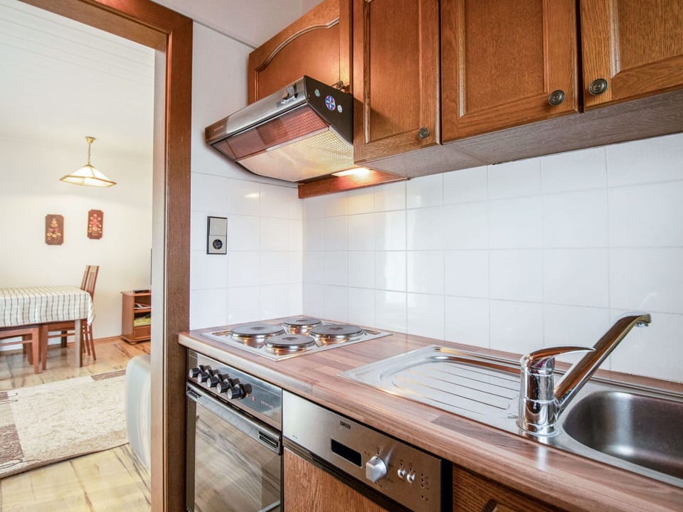 Countertop, Property, Room, Kitchen, Furniture, Cabinetry, Tile, Building, Interior Design, House