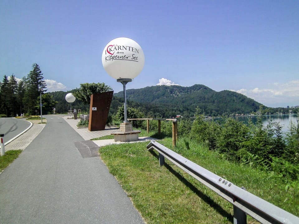 Road, Infrastructure, Tree, Real Estate, Architecture, Landscape, Mountain, House, Signage
