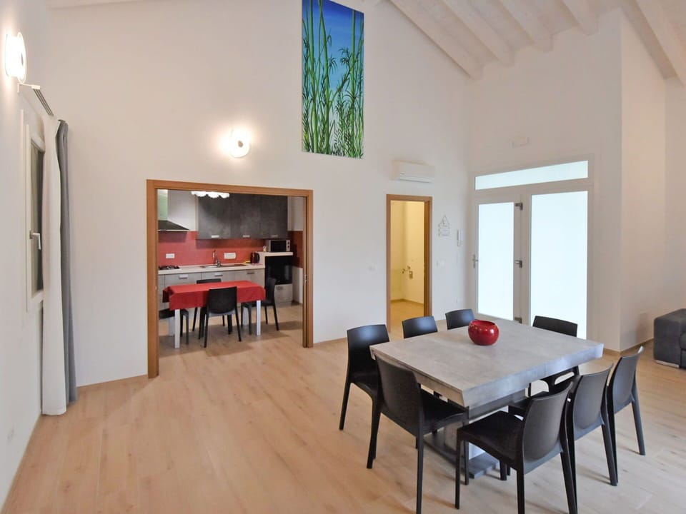 Room, Property, Building, Interior Design, Furniture, Dining Room, Floor, Ceiling, House, Table