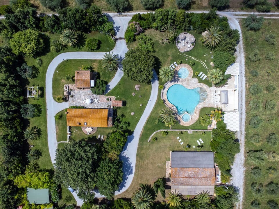 Water Resources, Property, Plant, Natural Landscape, Land Lot, Architecture, Urban Design, Vegetation, Grass, Biome