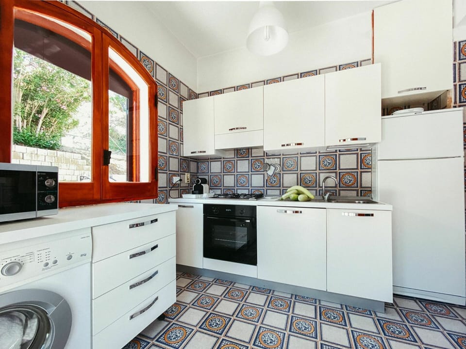 Cabinetry, Countertop, Property, Furniture, Kitchen Appliance, Kitchen Stove, Home Appliance, Kitchen, Building, Interior Design