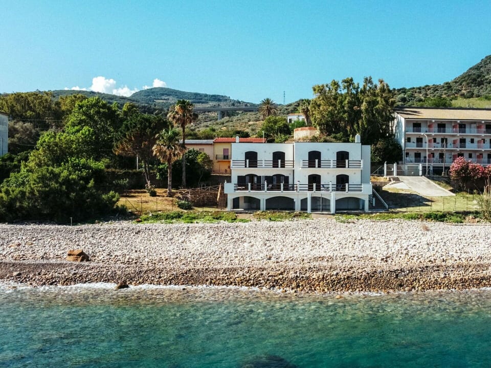 Water, Sky, Plant, Building, Property, Window, Nature, Azure, Tree, Seaside Resort