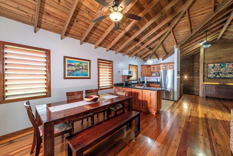 Dining Area (2)