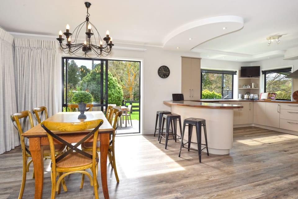 Dining/Kitchen