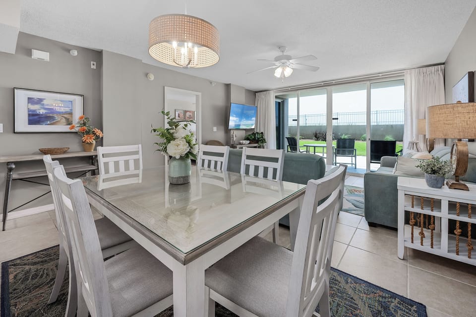 Dining area to living room