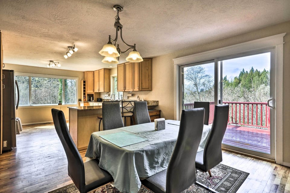 Dining Space | Dishware/Flatware