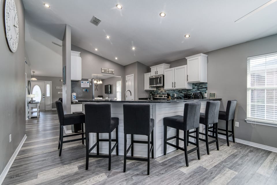 Huge bar area with seating for 6
