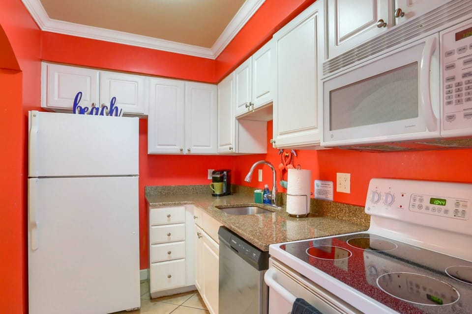 Fully-Equipped Kitchen Offers all the Essentials for Meal Prep