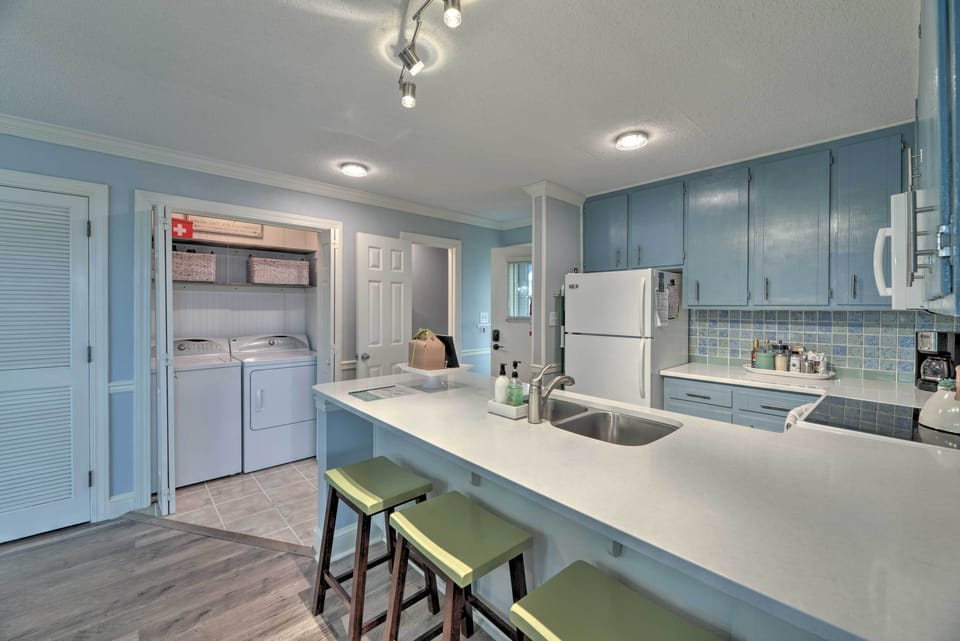 Fully Equipped Kitchen | Breakfast Bar
