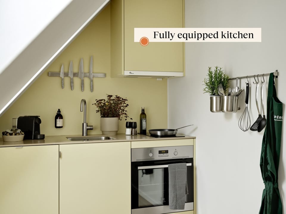 Fully equipped kitchen for you to enjoy a nice meal with family and friends.