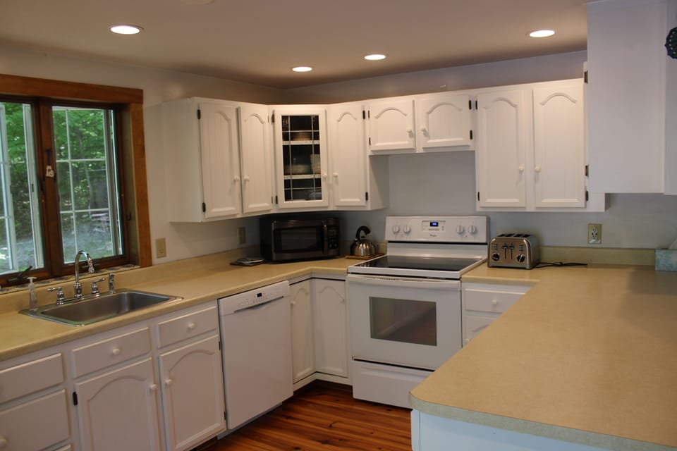 Kitchen, equiped for all cooking needs.