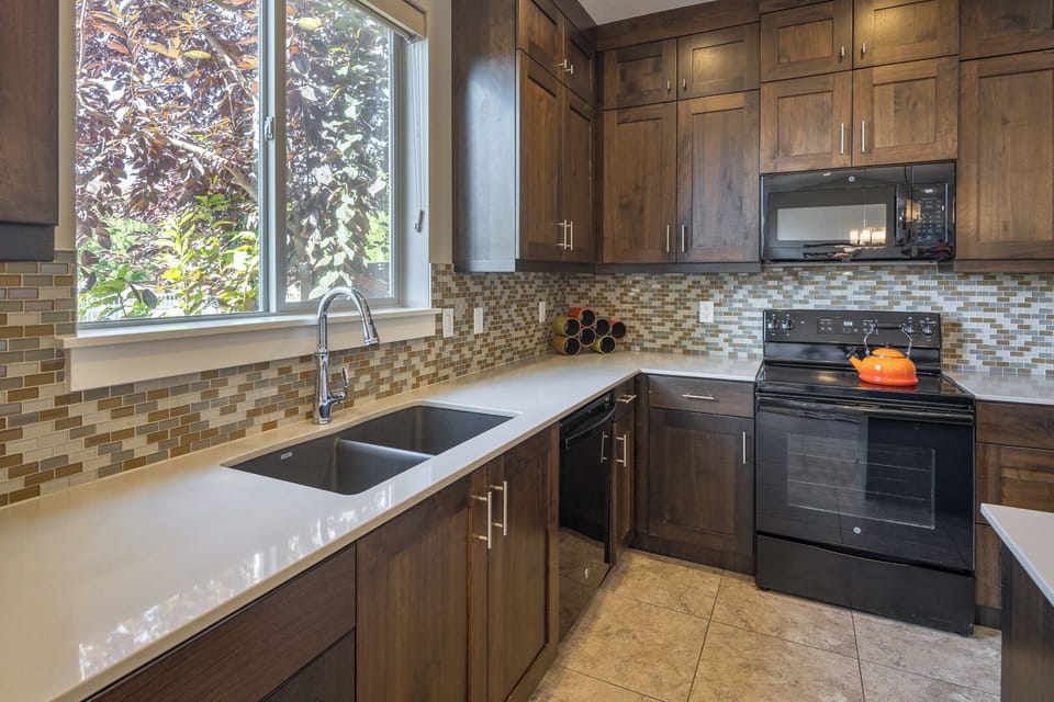 Kitchen New ('18), New GE Appliances, w/ an Island