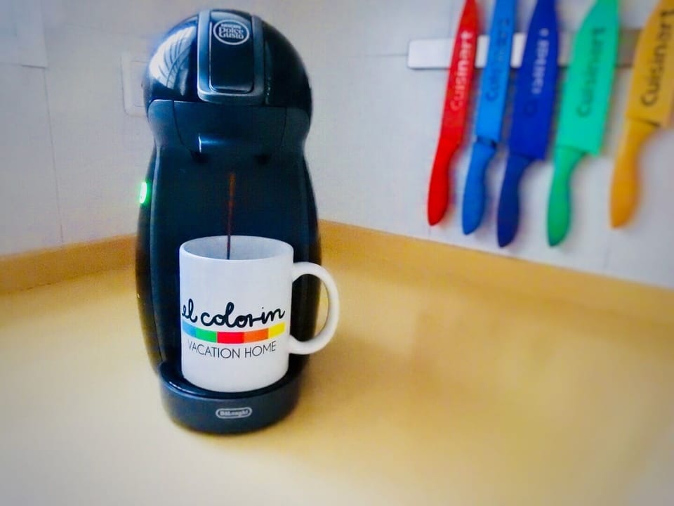 Coffee / tea anyone? Available:Dolce Gusto DeLonghi, Nespresso, French Press