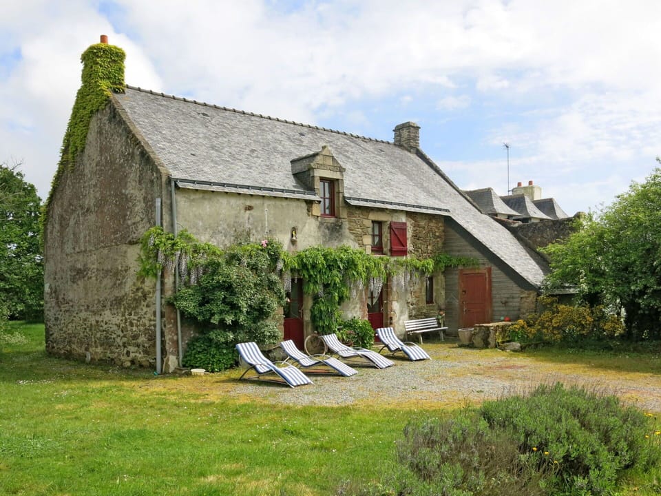 Plant, Building, Sky, Cloud, Window, Tree, House, Land Lot, Natural Landscape, Thatching
