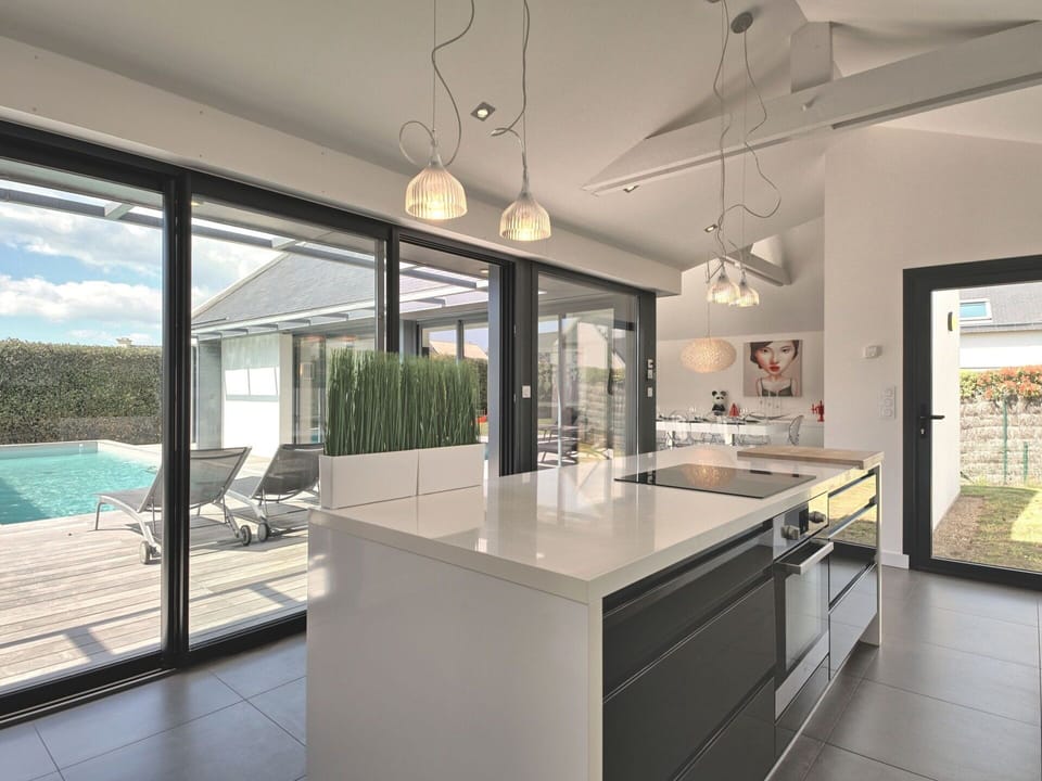 Cabinetry, Property, Countertop, Furniture, Building, Window, Table, Tap, Interior Design, Chair