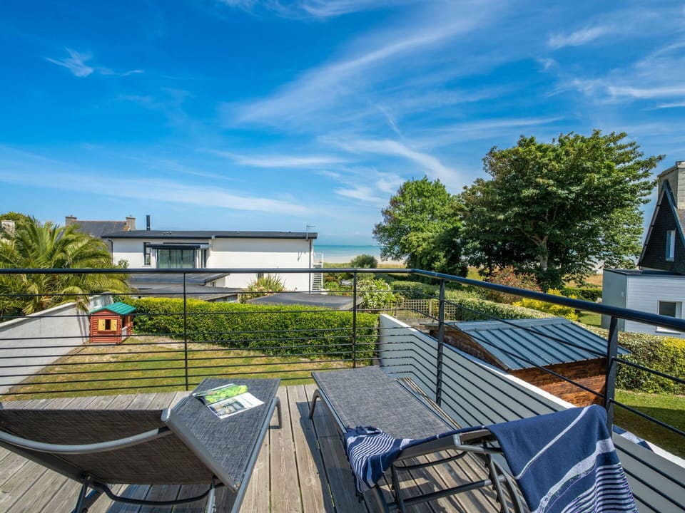 Cloud, Sky, Property, Plant, Building, Shade, Outdoor Furniture, Tree, Urban Design, Grass