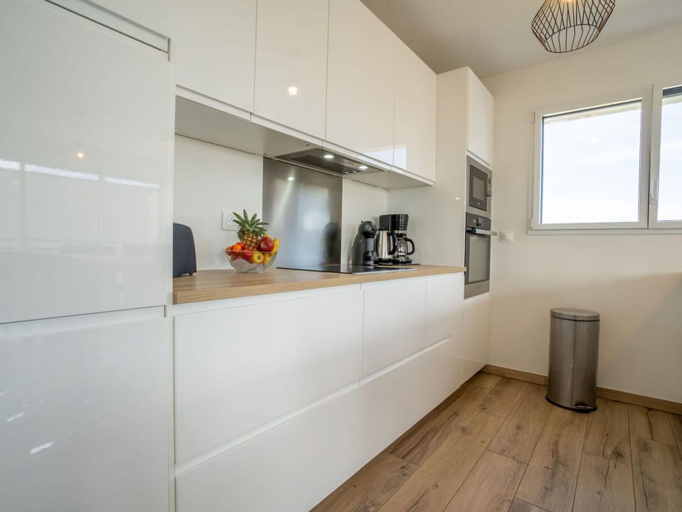 Property, Window, Interior Design, Houseplant, Wood, Plant, Lighting, Flooring, Building, Architecture