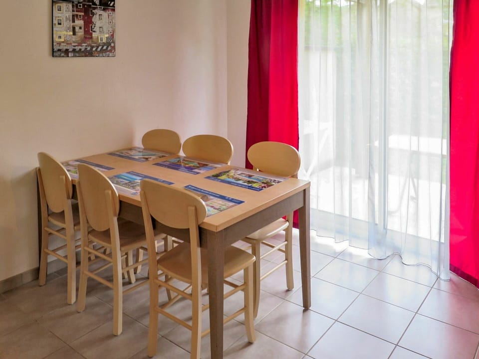 Room, Furniture, Property, Table, Interior Design, Floor, Dining Room, Chair, Real Estate, House