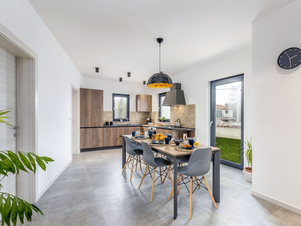 Furniture, Table, Interior Design, Lighting, Wood, Houseplant, Living Room, Chair, Plant, Flooring