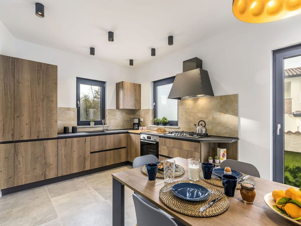 Countertop, Property, Cabinetry, Table, Kitchen, Kitchen Stove, Wood, Kitchen Appliance, Interior Design, Home Appliance