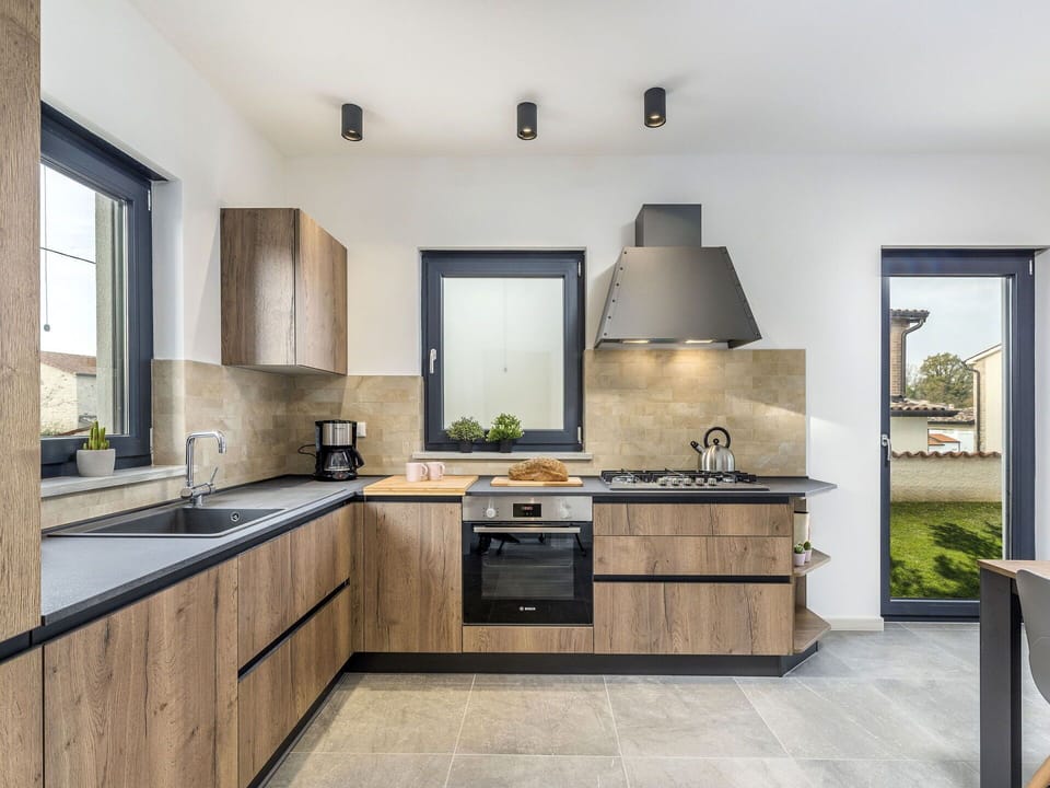 Countertop, Cabinetry, Plant, Kitchen Sink, Sink, Tap, Kitchen, Kitchen Stove, Houseplant, Wood
