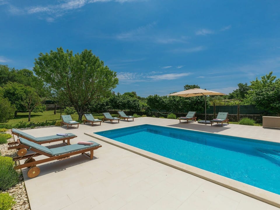 Sky, Cloud, Plant, Water, Swimming Pool, Shade, Tree, Outdoor Furniture, Rectangle, Grass
