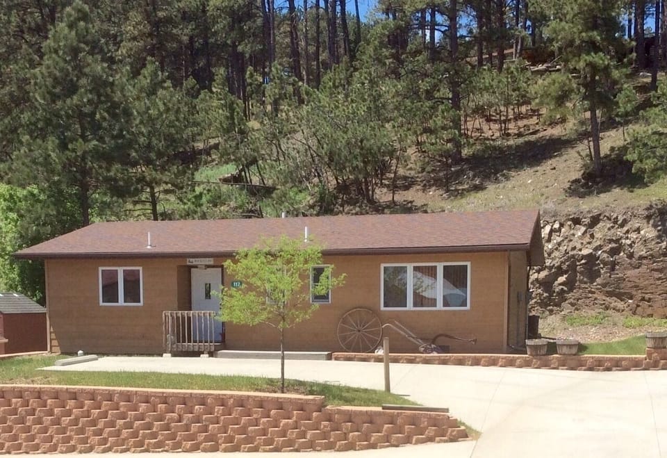 Rocky Cliff Vacation Home