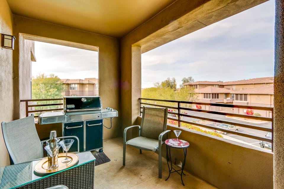 The private covered patio over looks the resort pool and spa and mountain views.