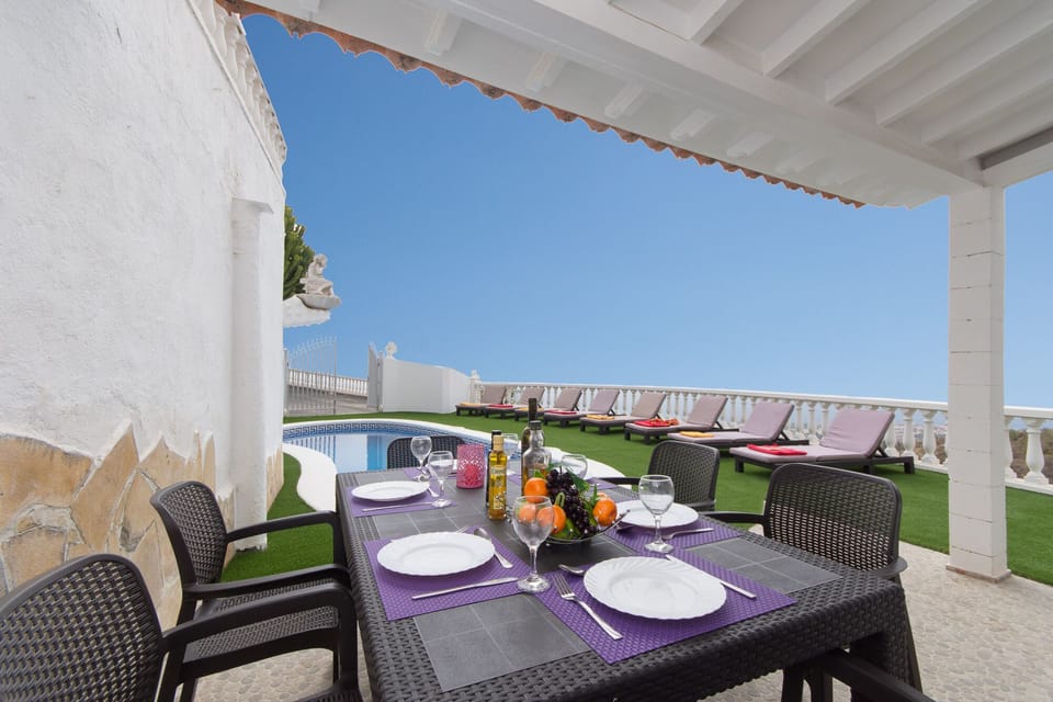 Outside dining and plenty of sun loungers