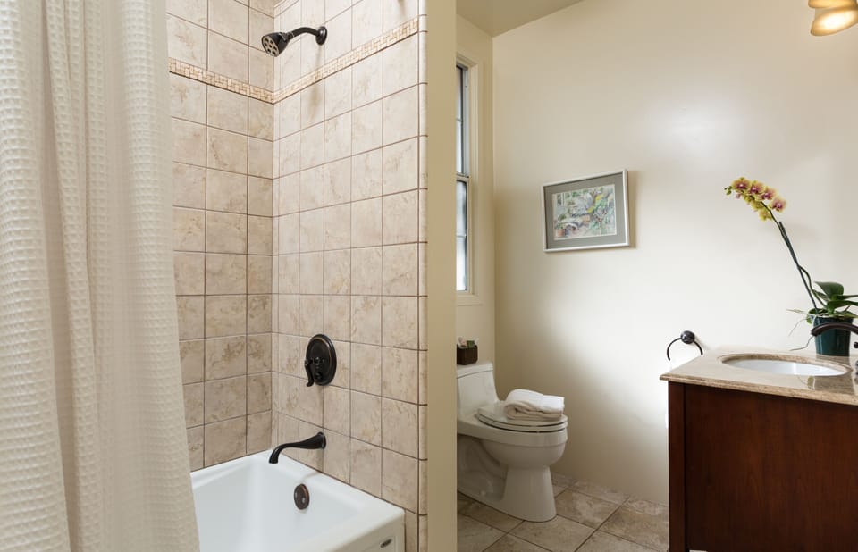 Bathroom with tub/shower