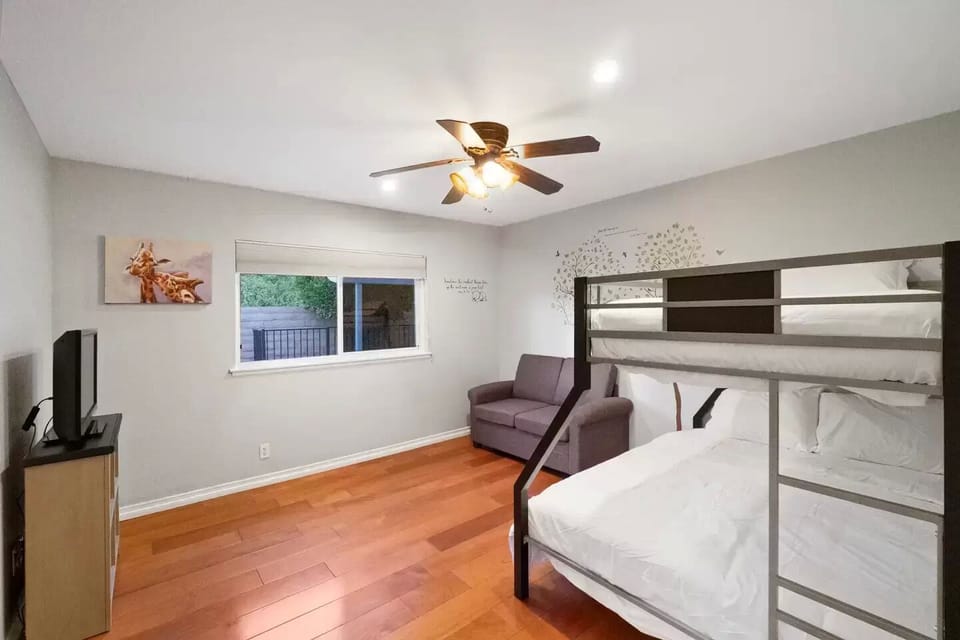 3rd Bedroom (1 Full, 1 Twin, 1 Sofa Bed)