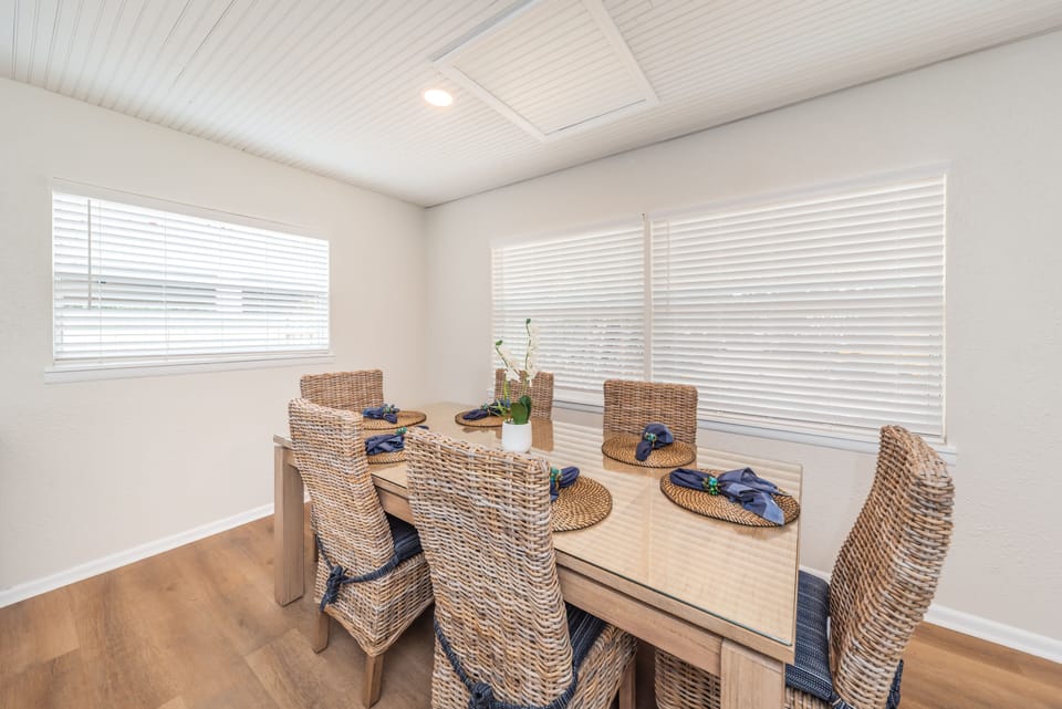 Spacious table with 6 chairs!
