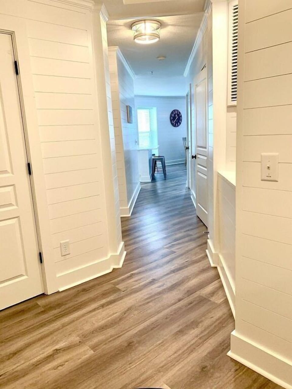 Foyer entrance  208 1140 Ocean Blvd, Isle of Palms, SC | IOP Escapes