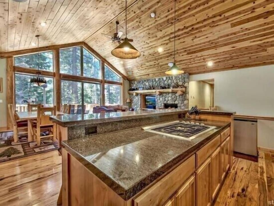 Kitchen & main living area 