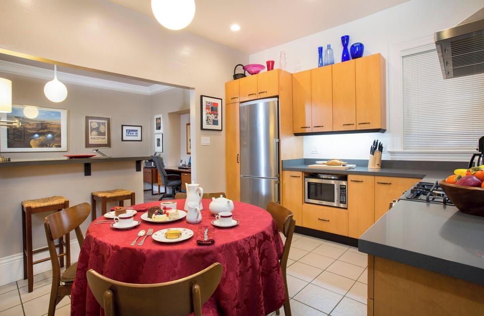 Family Gathering Place. Lots of light. Stainless Steel Appliances. Dishwasher.