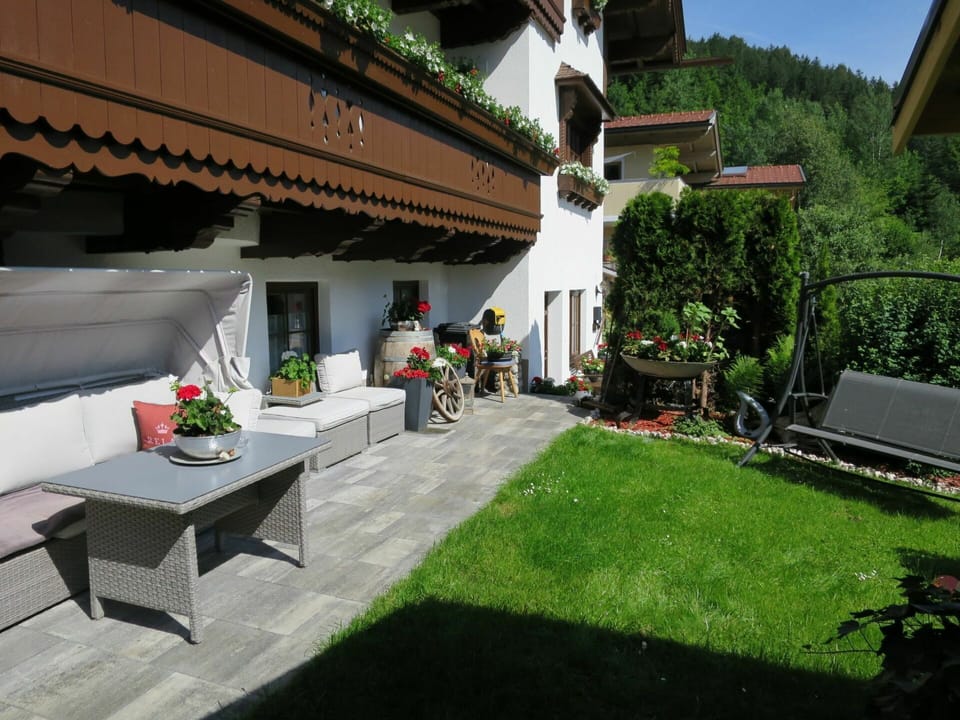 Plant, Building, Property, Flowerpot, Houseplant, Outdoor Furniture, Architecture, Urban Design, Interior Design, Shade