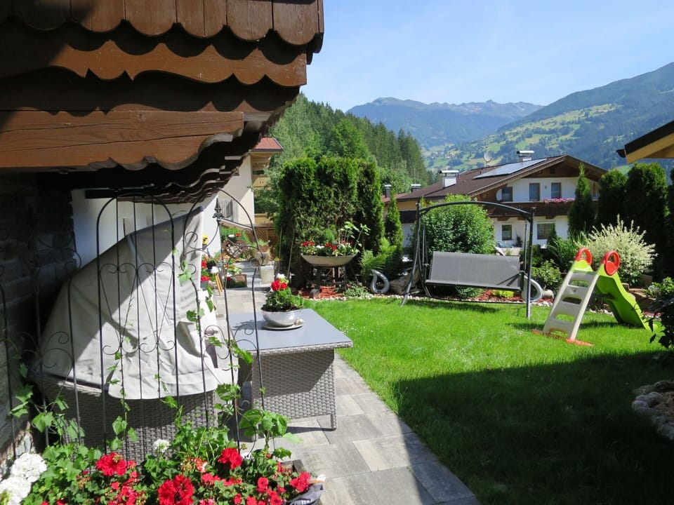 Garden, Shrub, House, Home, Flowerpot, Landscaping, Cottage, Yard, Lawn