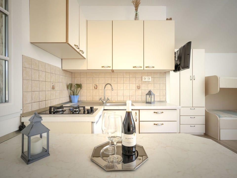 Room, Property, White, Furniture, Interior Design, Kitchen, Cabinetry, Countertop, Tile, Building