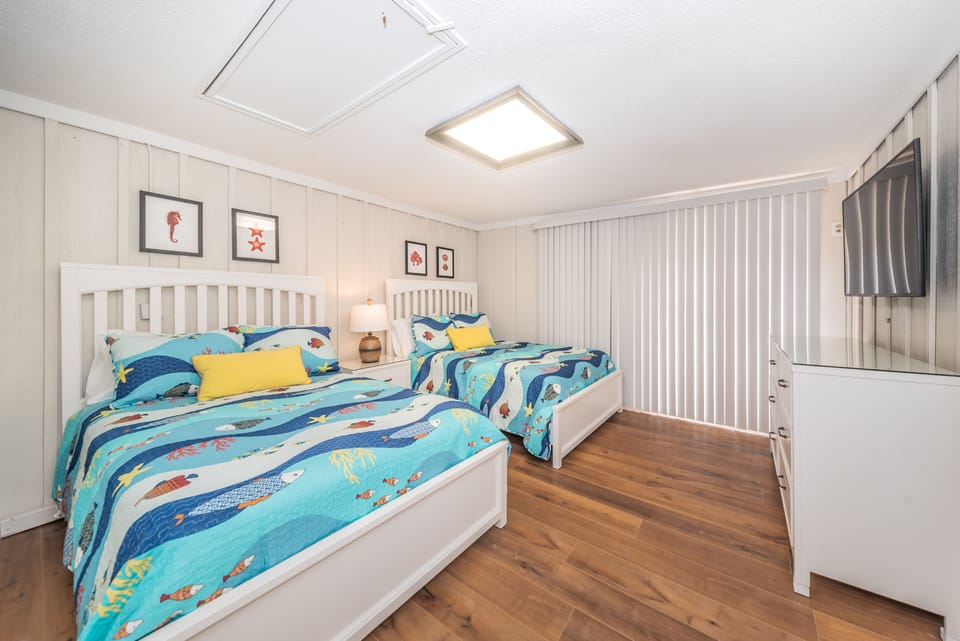 2 full/double beds with brand new mattresses