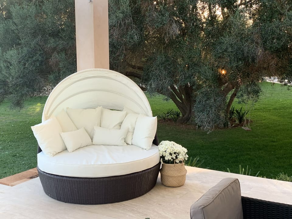 Outdoor day bed