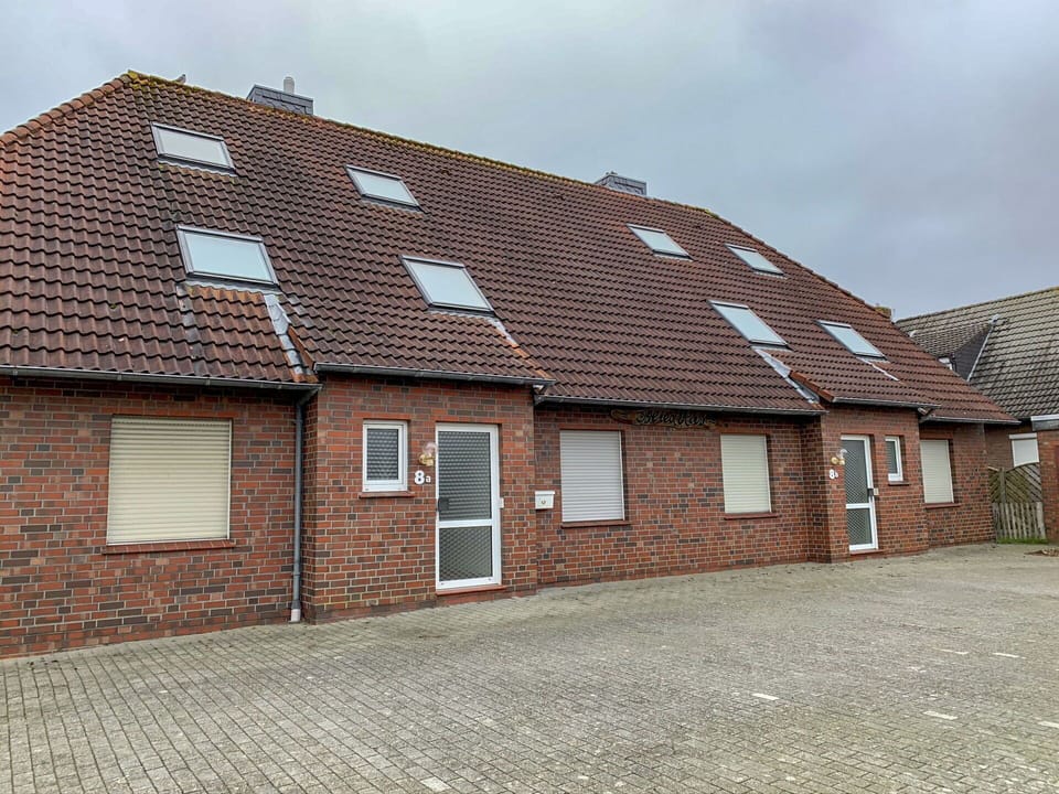 Sky, Building, Window, Cloud, Wood, House, Cottage, Residential Area, Facade