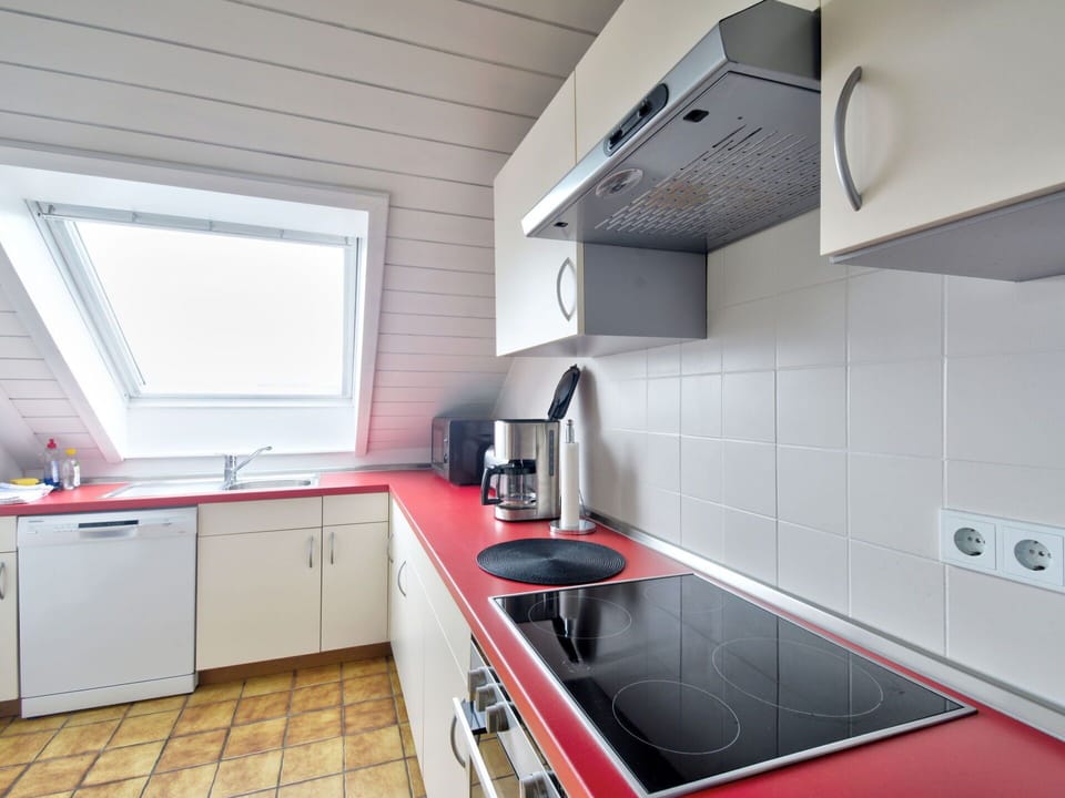 Tap, Kitchen Sink, Cabinetry, Countertop, Sink, Property, Kitchen Stove, Building, Kitchen, Plumbing Fixture