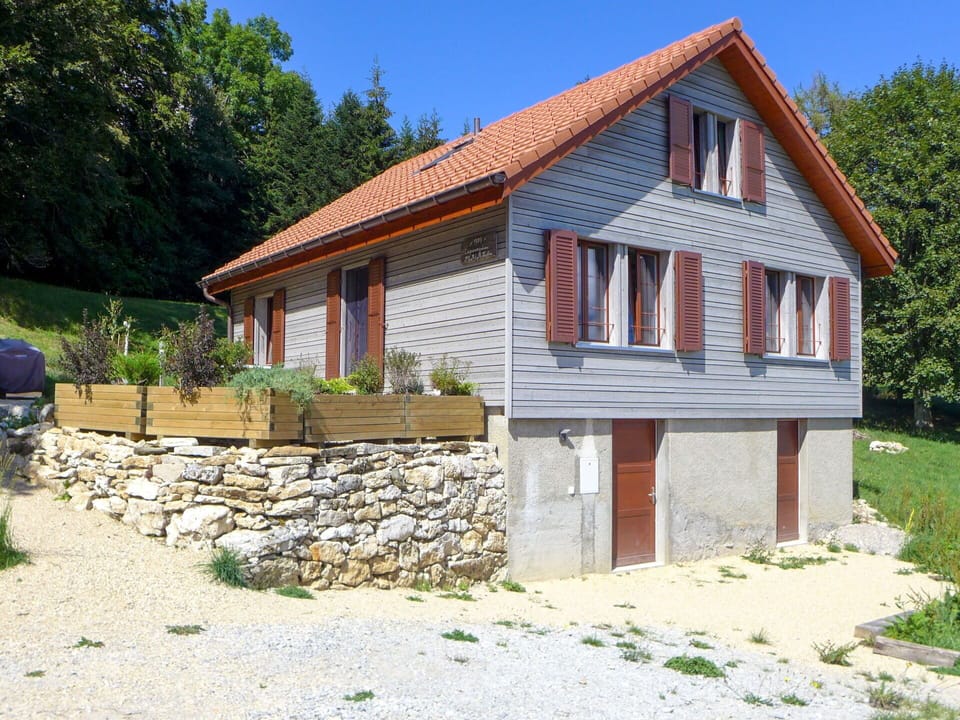 Plant, Sky, Property, Window, Building, Tree, House, Land Lot, Wood, Cottage