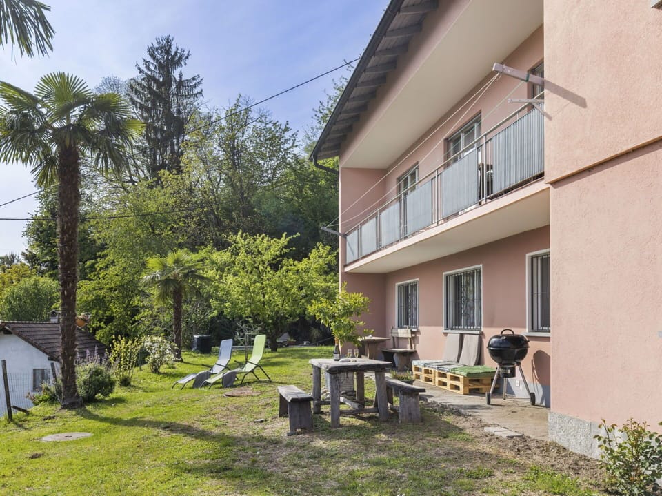 Plant, Building, Property, Sky, Window, Land Lot, Shade, Urban Design, Table, Tree