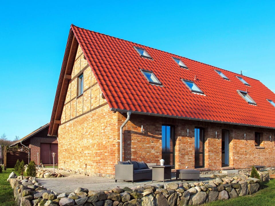 Sky, Plant, Window, Building, House, Wood, Land Lot, Cottage, Residential Area, Siding