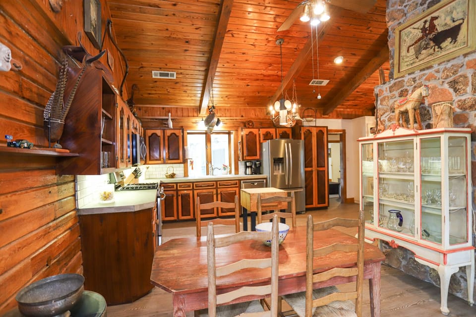 Kitchen dining