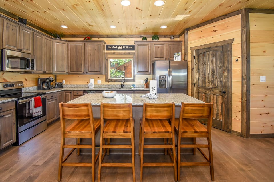 Large island with bar seating for 4